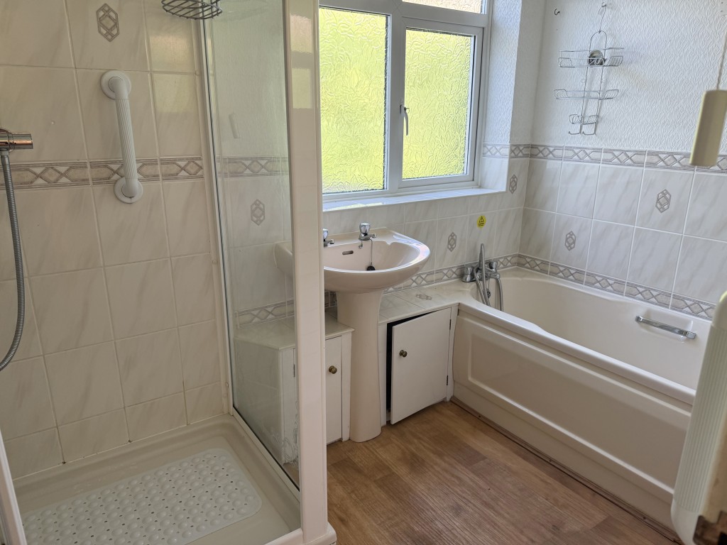 Lot: 122 - DETACHED BUNGALOW WITH ROOF CONVERSION AND POTENTIAL - Ground floor bathroom with bath & shower